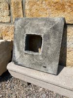 Kamená komínová stříška k druhotnému použití
