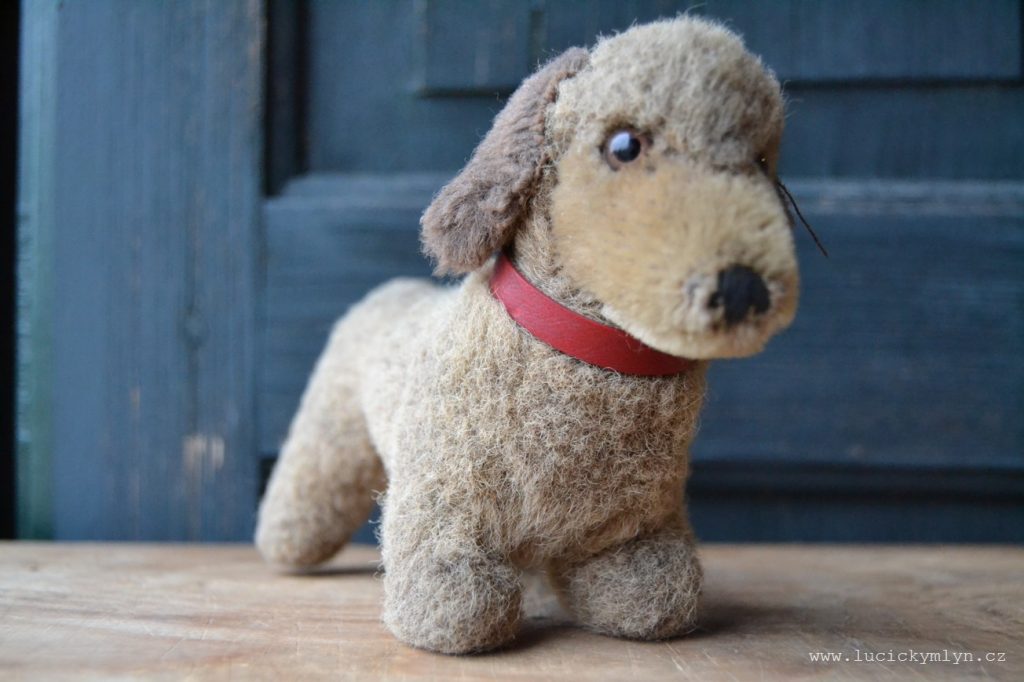 Plyšový pejsek značky Steiff