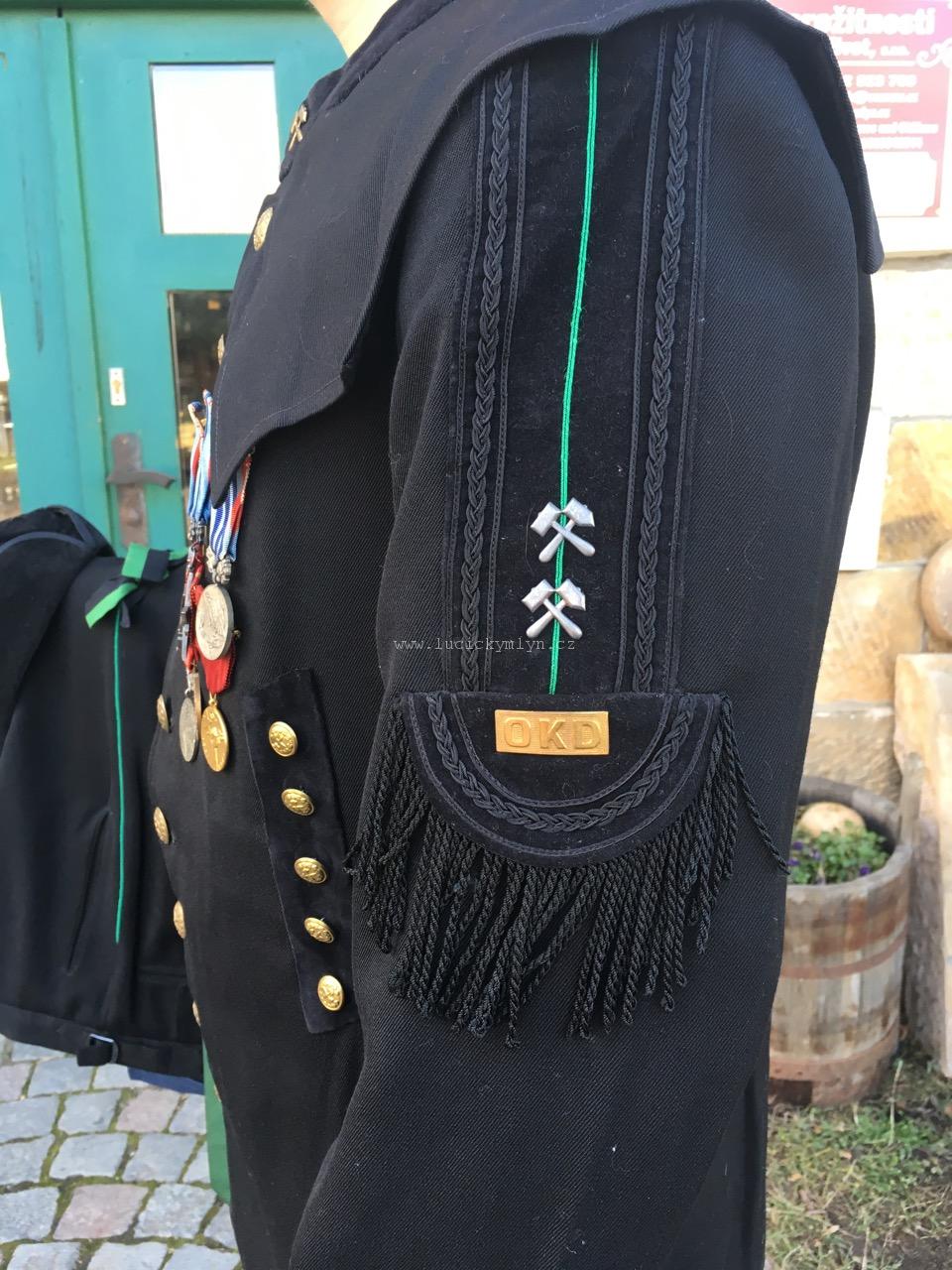 Slavnostní hornická (havířská) uniforma s řády a vyznamenáními