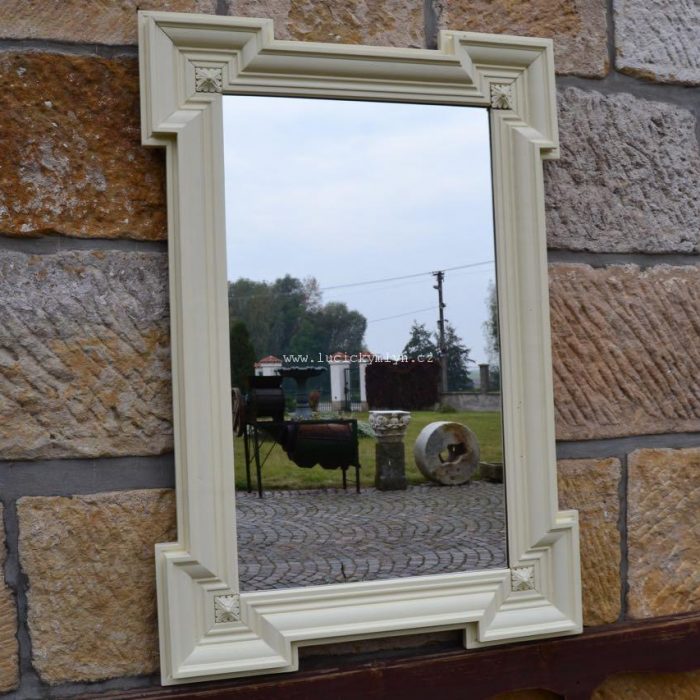 Zrcadlo vyrobeno okolo roku 1900