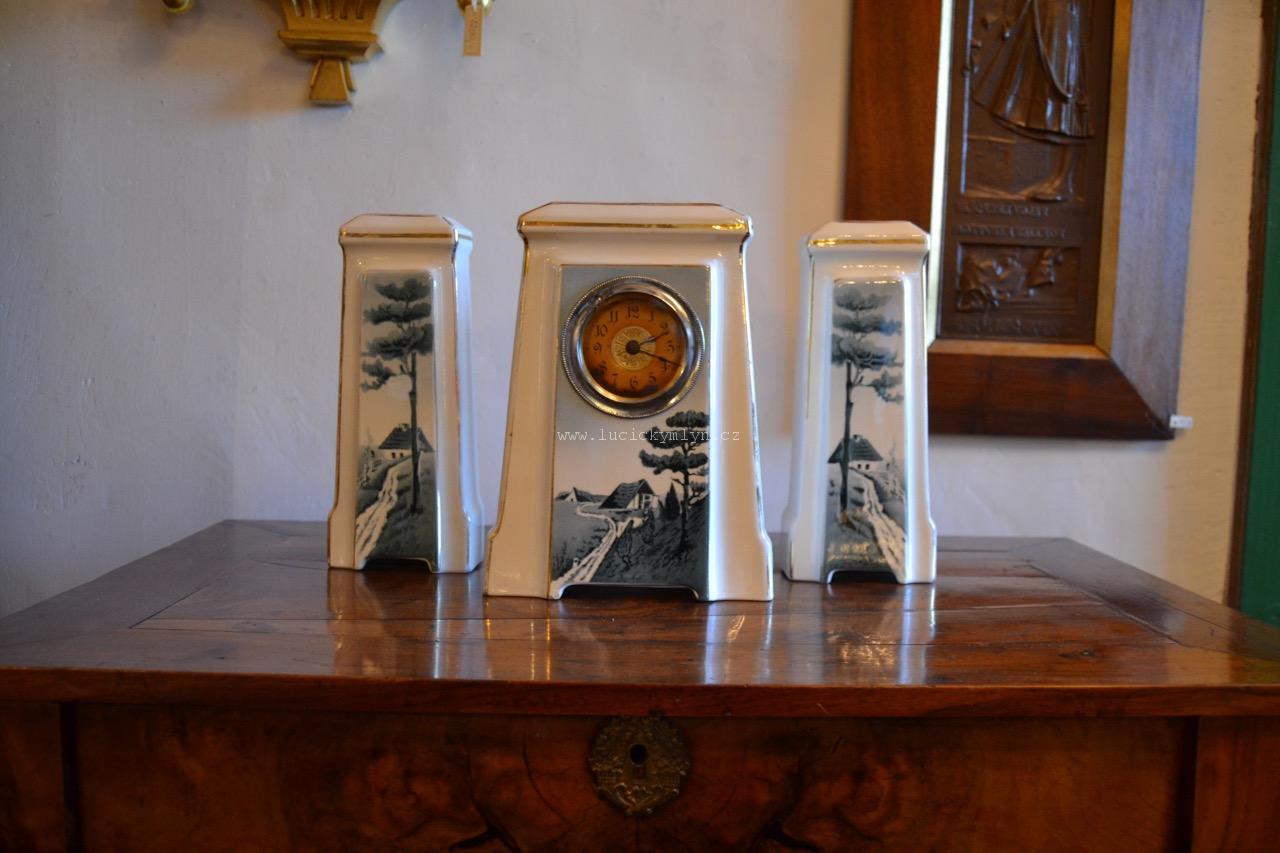 Secesní dekorativní vázy s hodinami