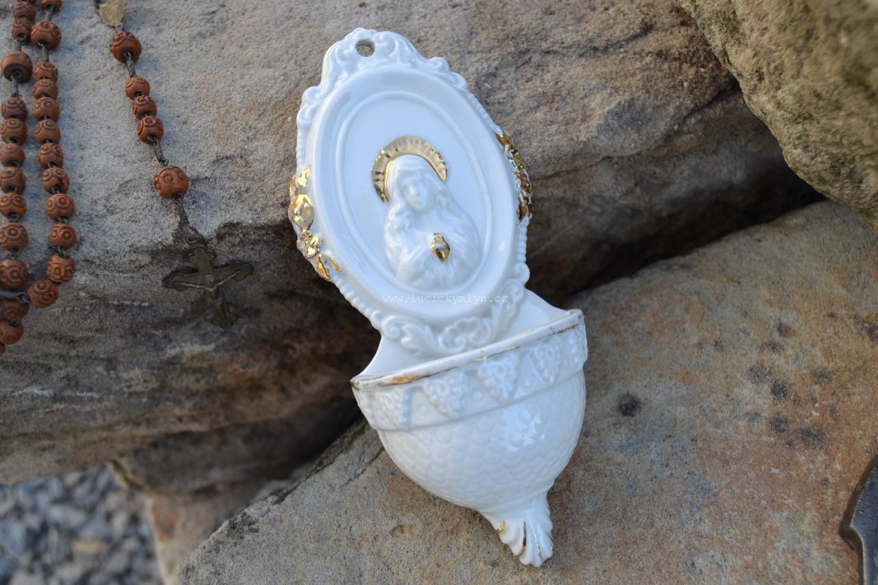 Nevšední porcelánová kropenka s pannou Marií