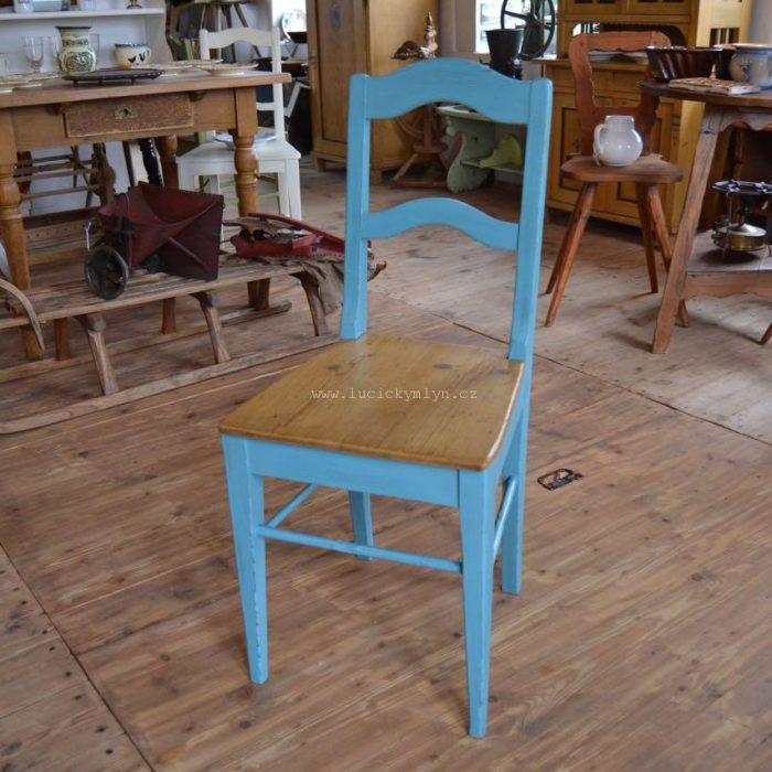 Selská židle s modrým nátěrem