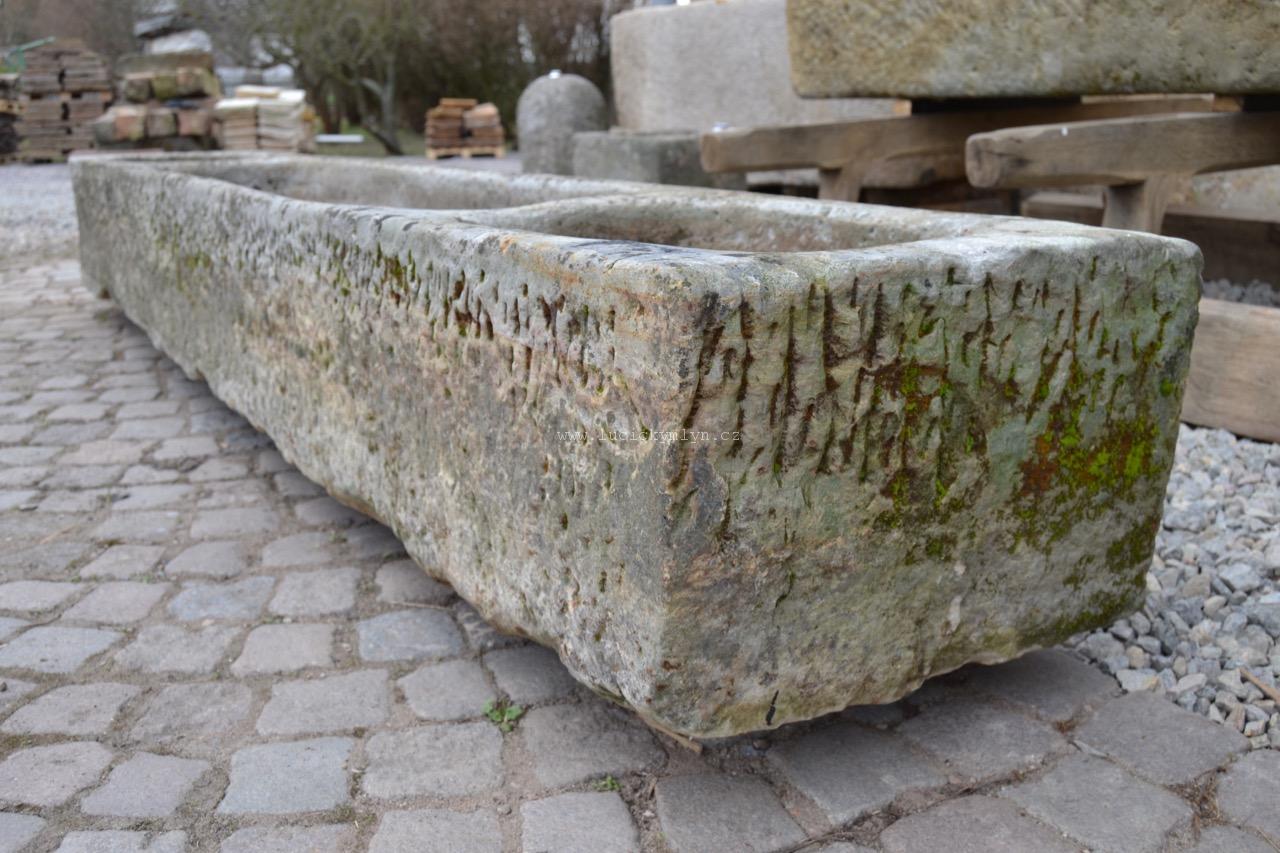 Atypické kamenné koryto s dělícími přepážkami 253cm