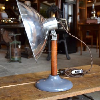 Stolní industriální lampa s leštěným hliníkovým stínidlem