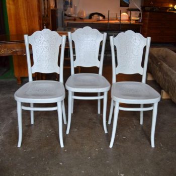 Hezká kolekce židlí z ohýbaného bukového dřeva