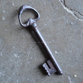 Starožitný dveřní klíč ze 17. stol.