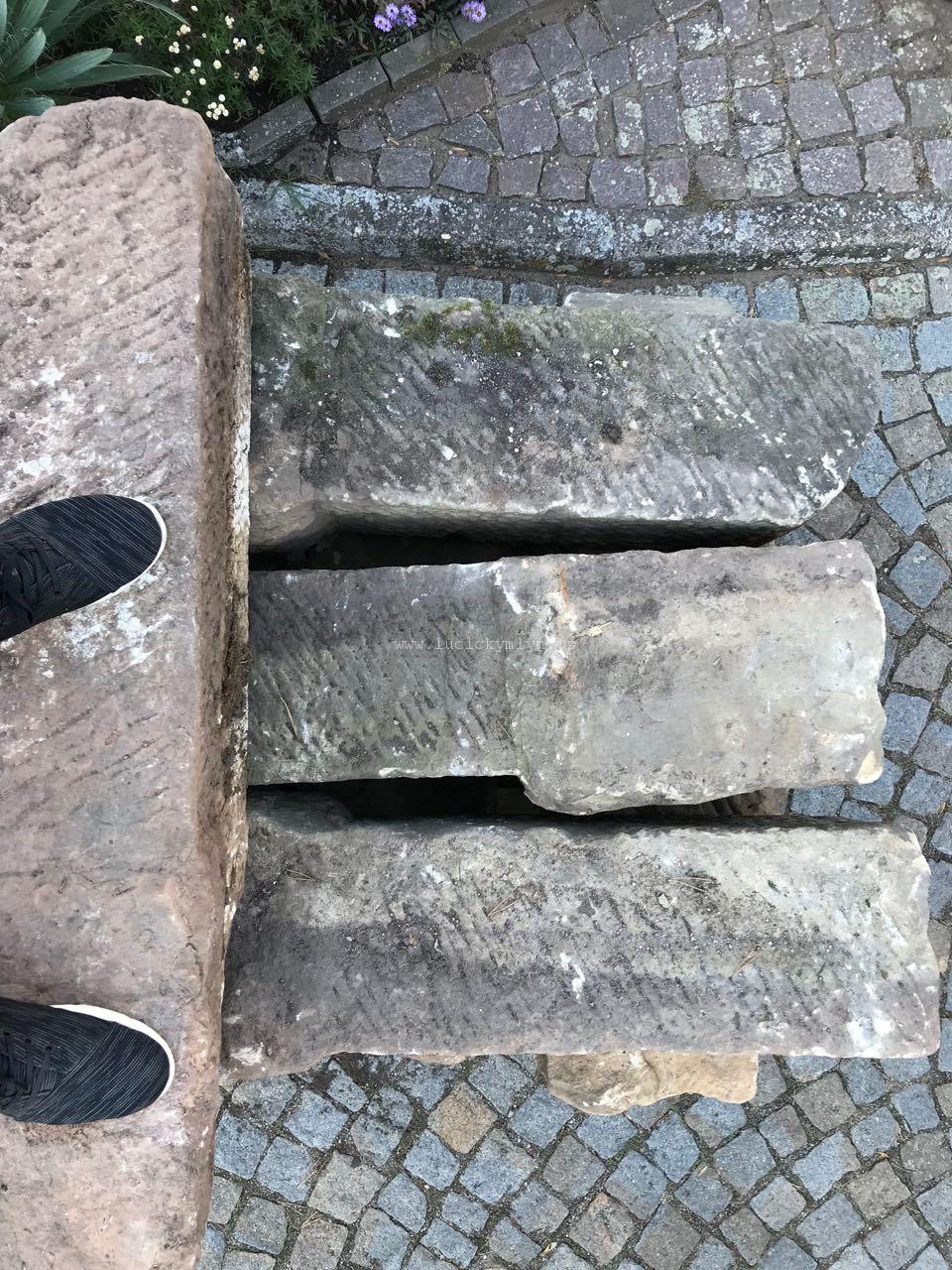 Staré kamenné patníky, větší 5 ks