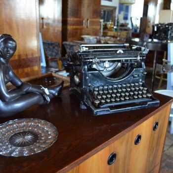 Historický psací stroj značky Underwood