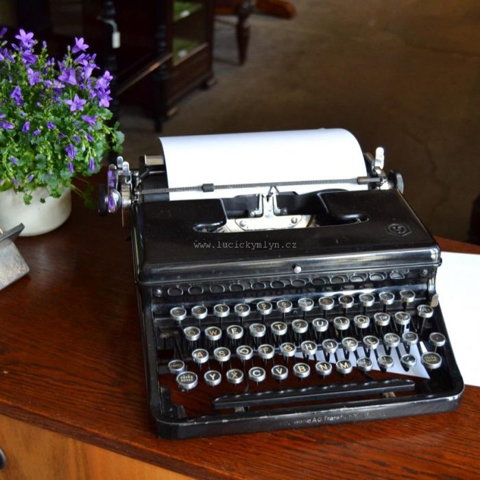 Historický psací stroj značky Torpedo