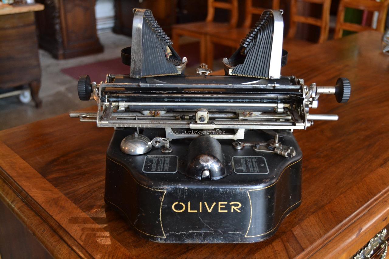 Sběratelský psací stroj zn. OLIVER