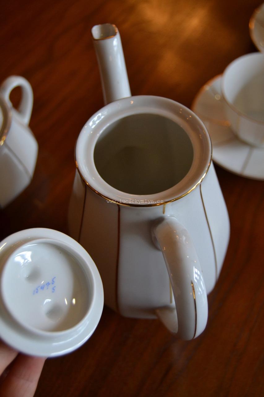 Bílý elegantní čajový nebo kávový servis pro 5 osob