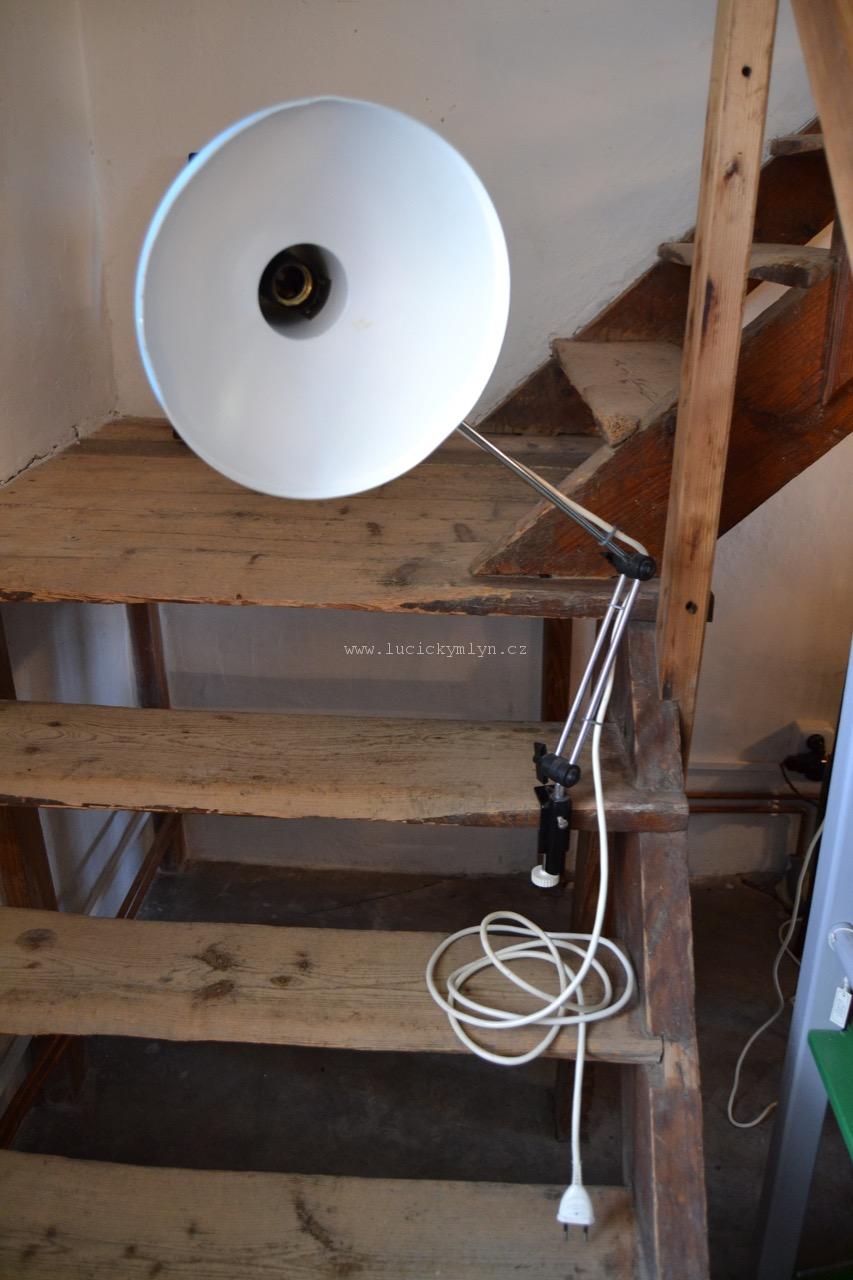 Široce nastavitelná stolní RETRO lampička