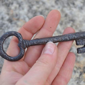 Starožitný dveřní klíč