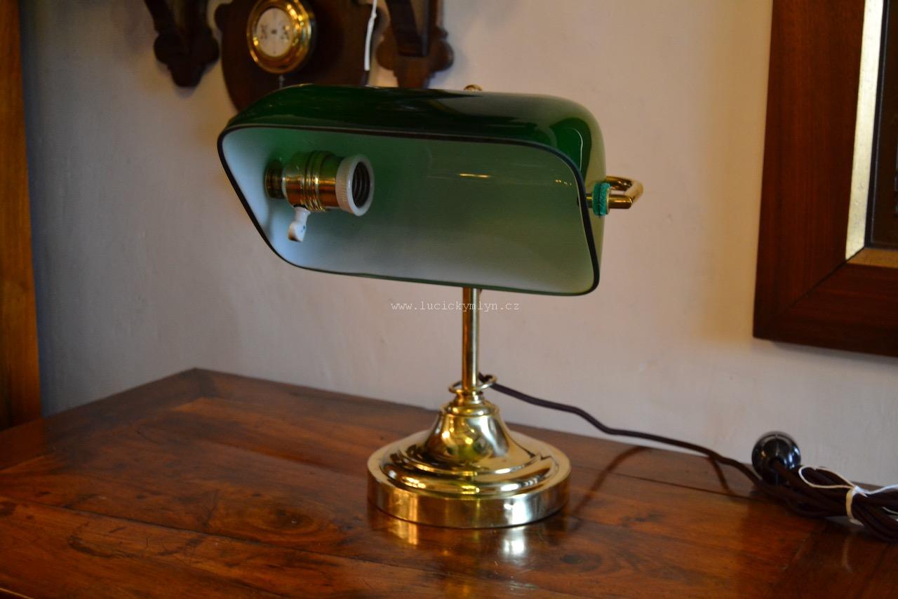 Klasická bankovní lampička se zeleným stínidlem