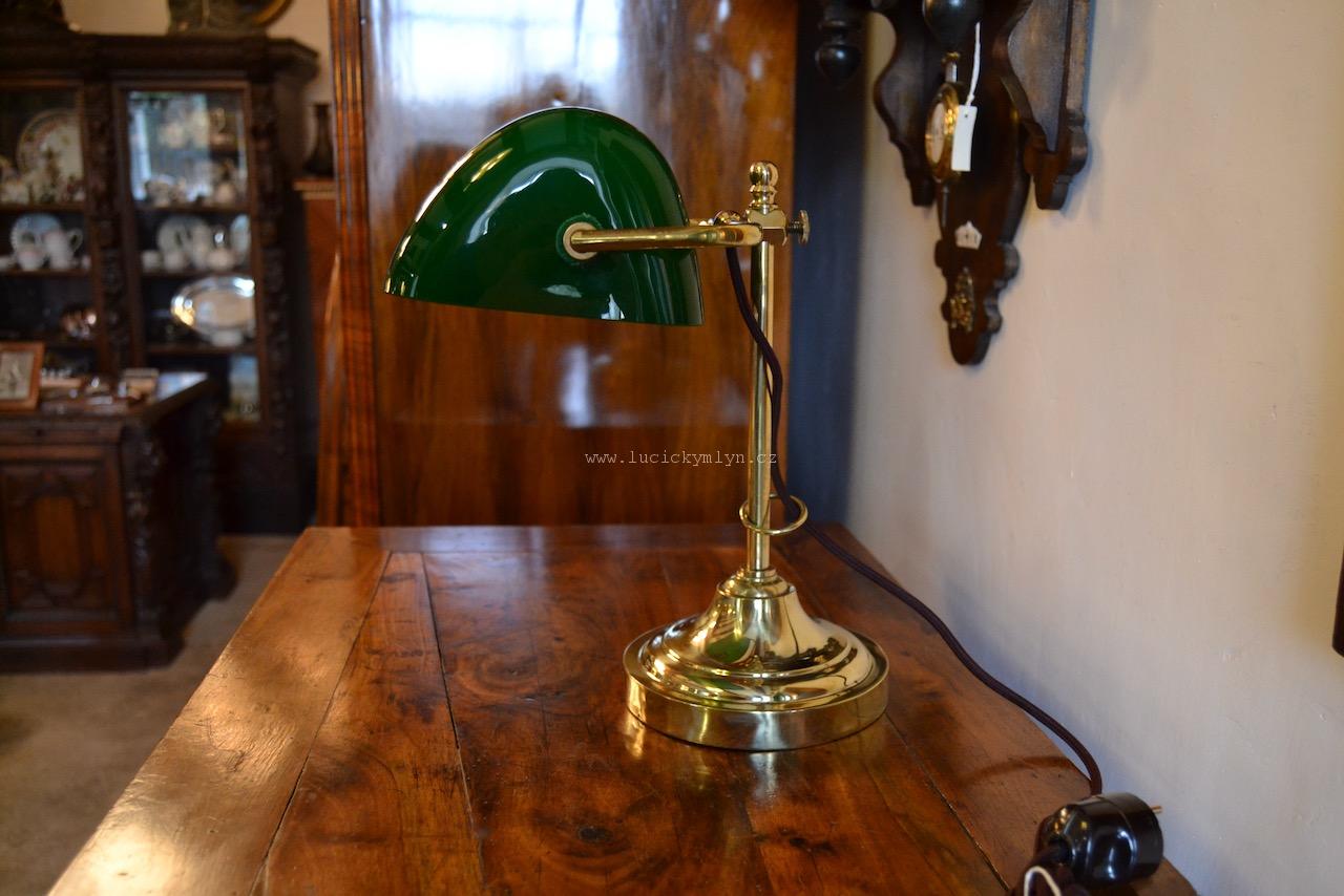 Klasická bankovní lampička se zeleným stínidlem