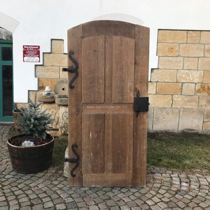 Barokní dubové dveře z druhé pol. 18. stol.