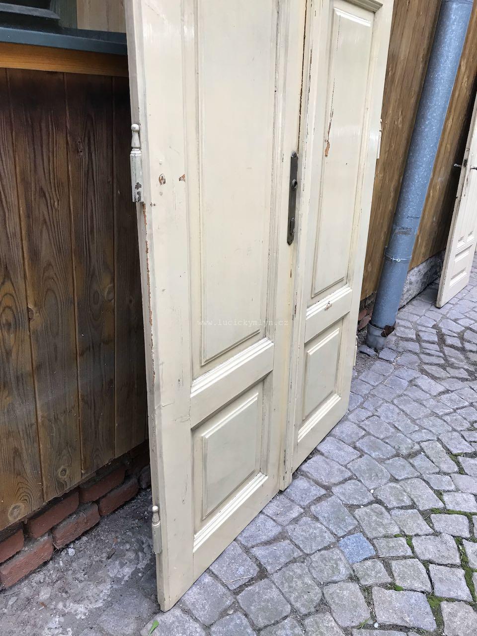 Dvoukřídlé kazetové dveře 203×113
