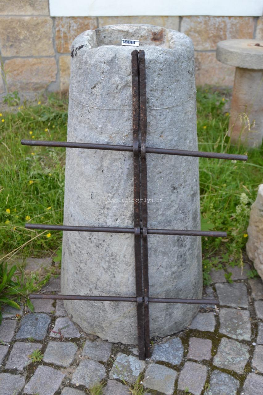 Menší probíjená mříž (94x57cm)