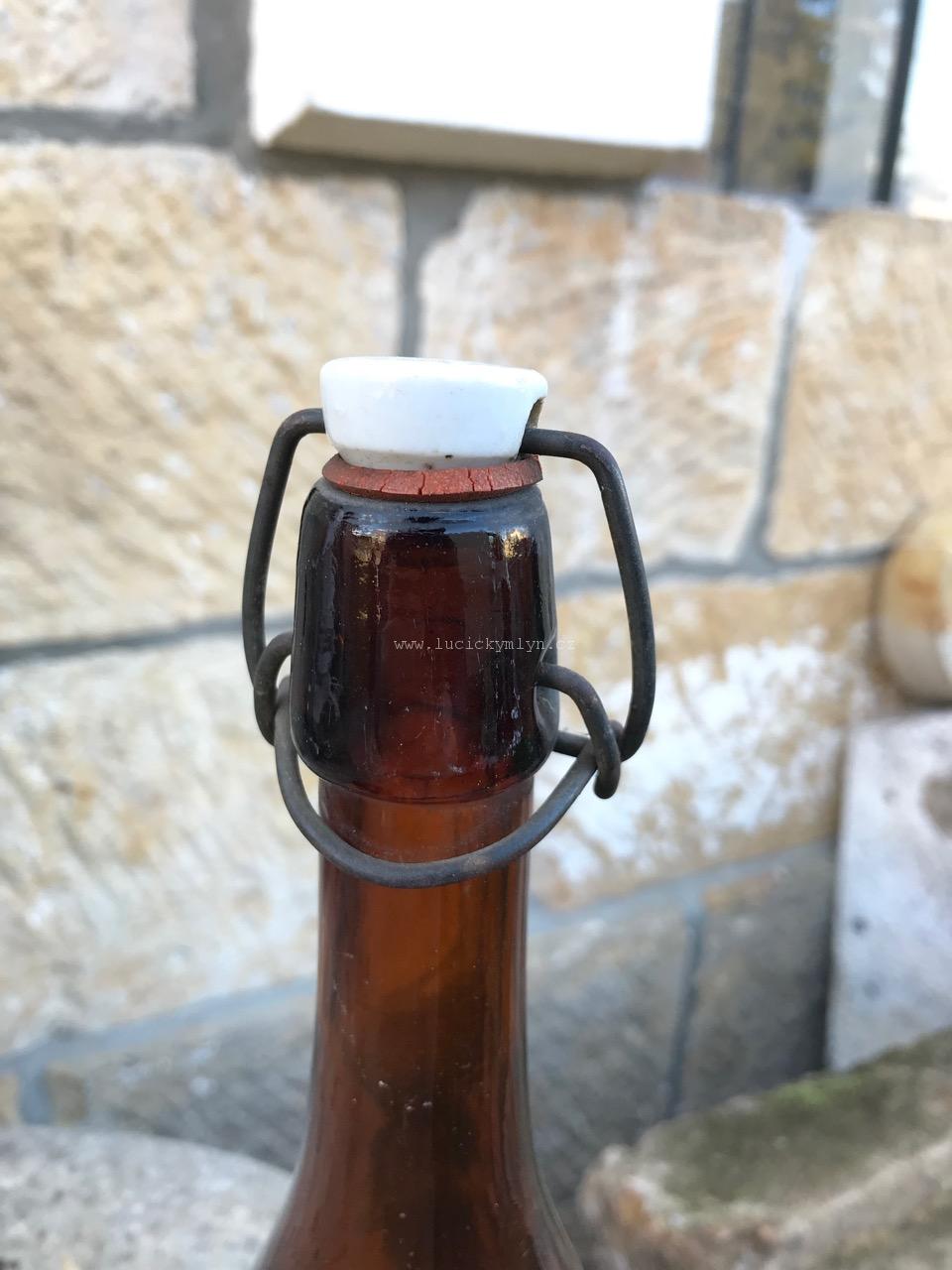 Pivní láhev Braunau