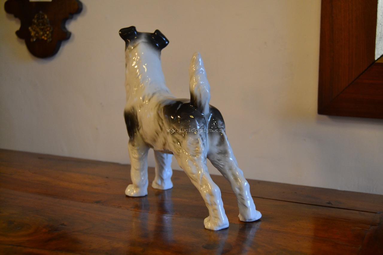 Porcelánová soška psa zn. Sitzendorf Německo