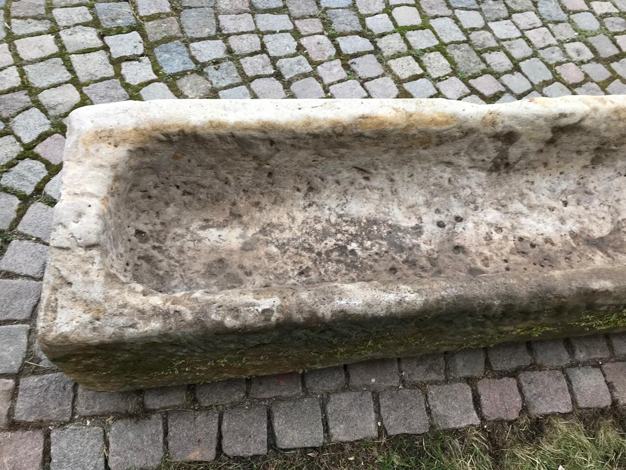 Kamenné koryto z masivního pískovce 1,84m