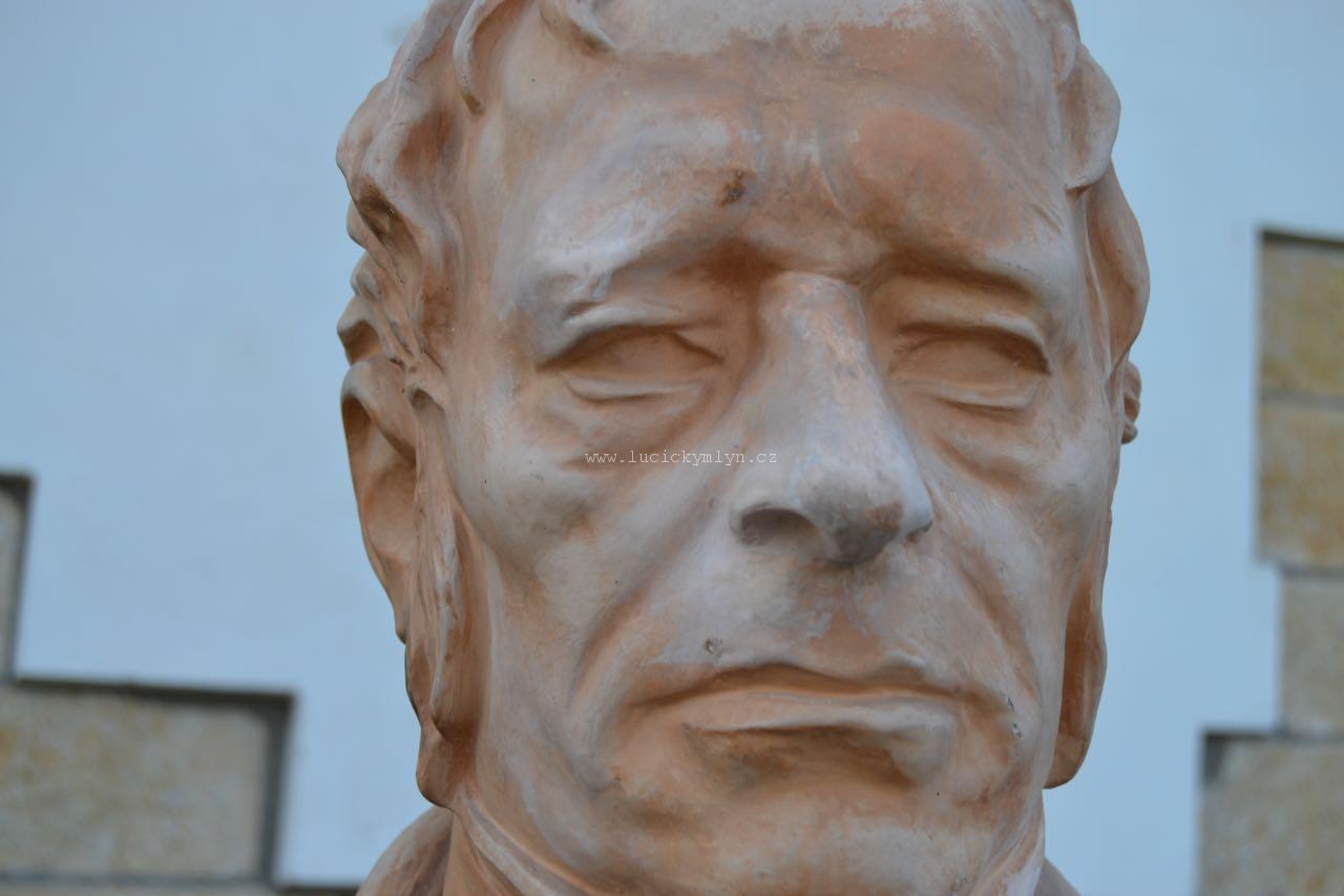 František Palacký - busta z umělecké světle tónované sádry