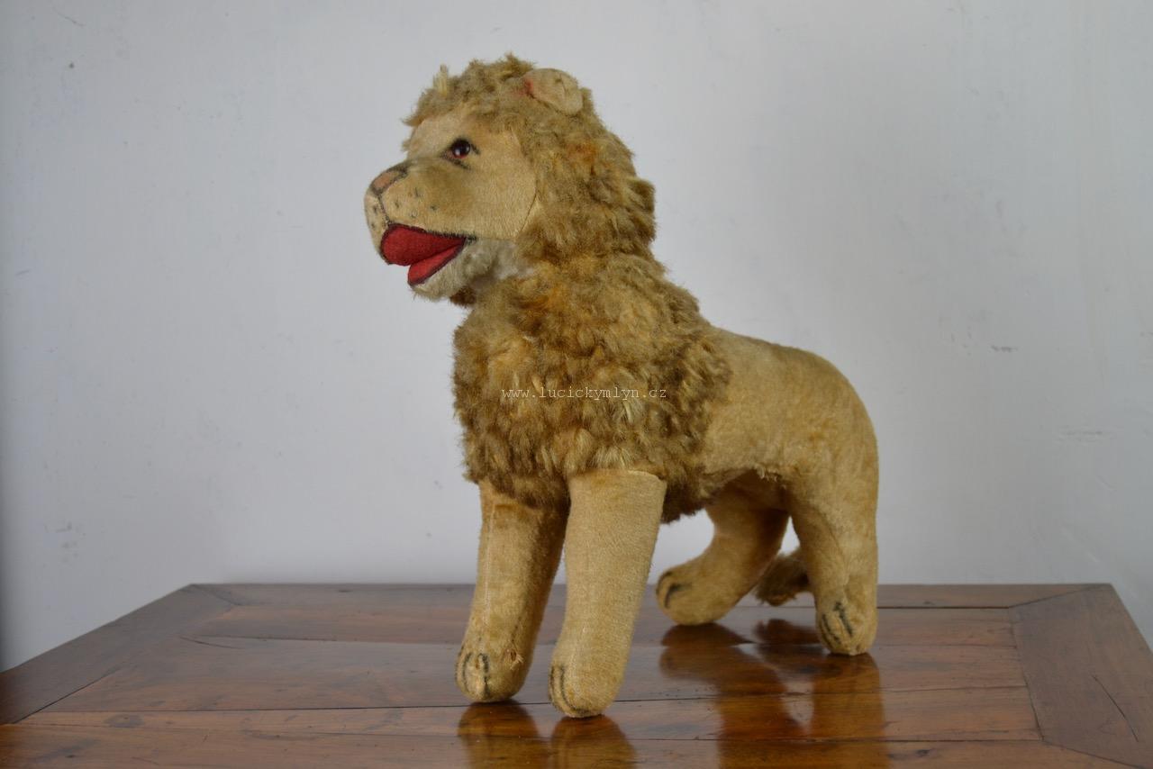 Originální prvorepubliková hračka krále zvířat - plyšový lev