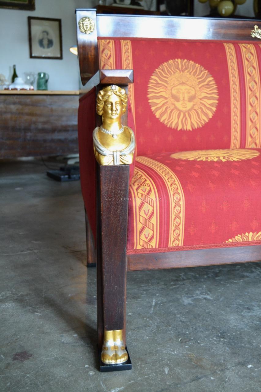 Ušlechtilá zámecká sedačka - originální empír po renovaci