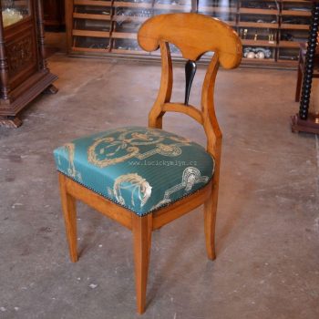 Kvalitní a tvarově ušlechtilá židle - biedermeier