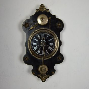 Starožitné nástěnné hodiny z období okolo r. 1900, určené na dekoraci