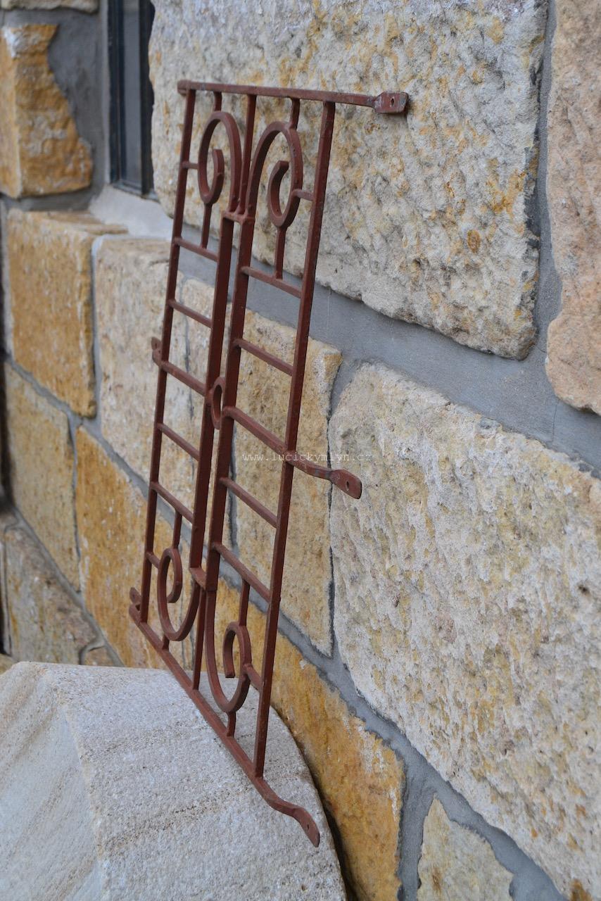 Mříže z ohýbaných ocelových hranolků 7 kusů