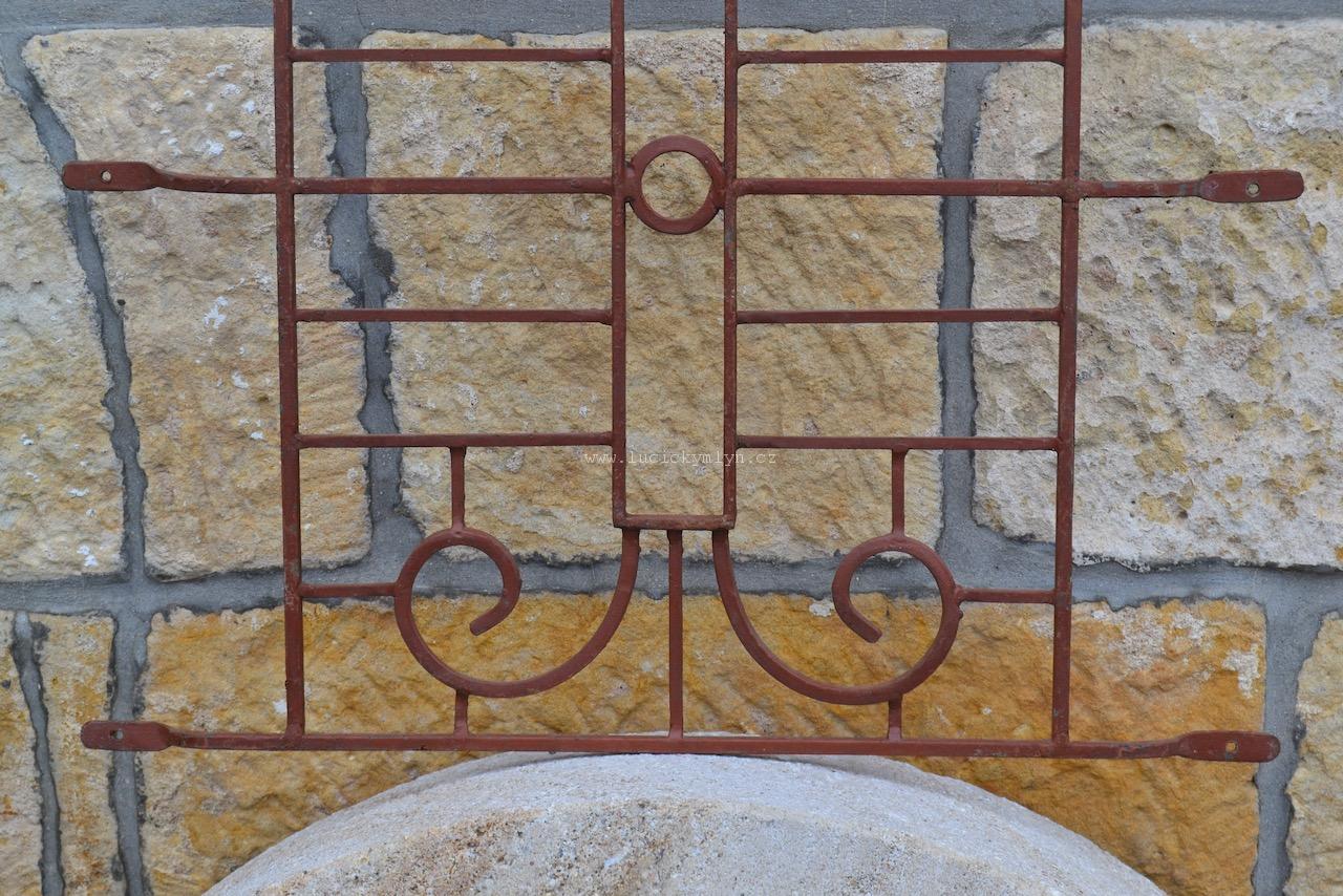 Mříže z ohýbaných ocelových hranolků 7 kusů