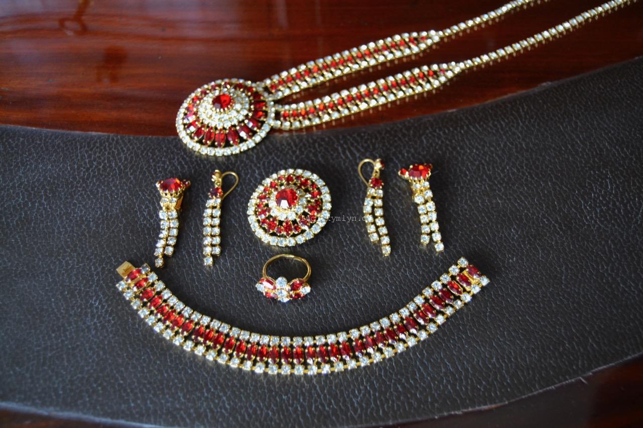 Větší kolekce plesových šperků - bižuterie