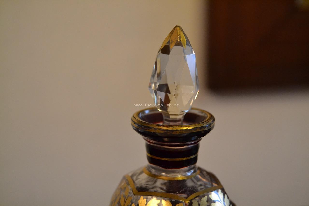 Starožitný flakón na voňavku z období biedermeieru