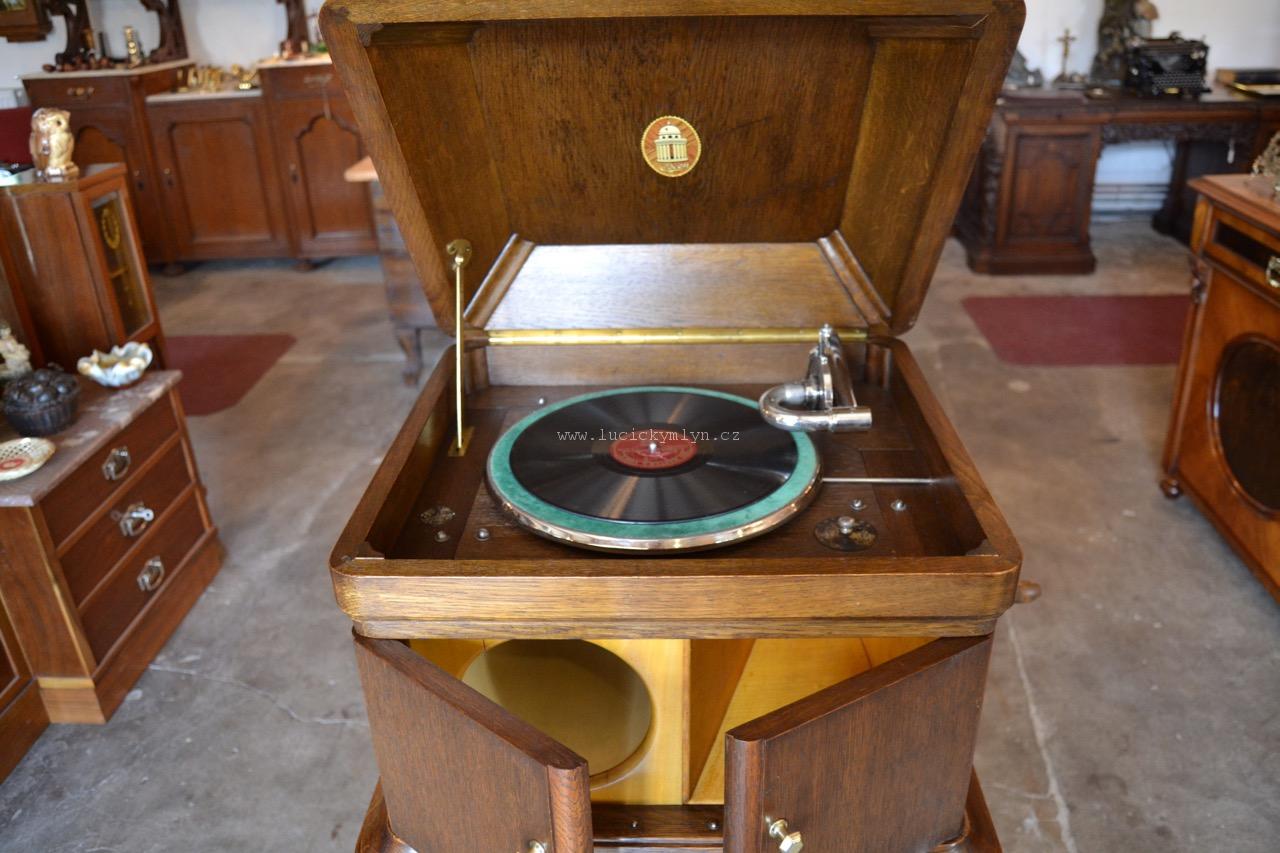 Starožitný gramofon z období do r. 1916