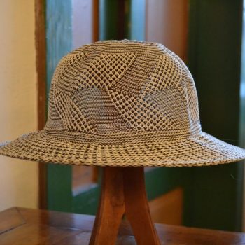 Luxusně tkaný dámský klobouk z první poloviny 20. stol.