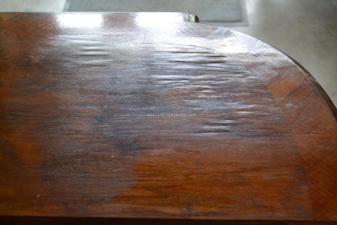 Konzolový stolek ve stylu Louis Philippe