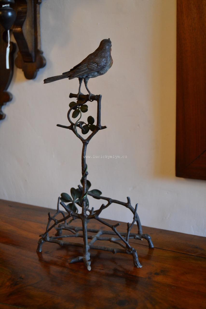 Krásný kovový stojan s ptáčkem a čtyřlístky pro štěstí