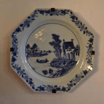 Osmiboký porcelánový talířek s čínskými motivy