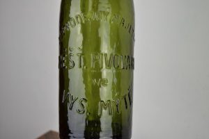 Sada pivních lahví s nápisem „Vysoké Mýto“