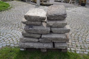 Kamenná dlažba ze žulových desek - 4 m²