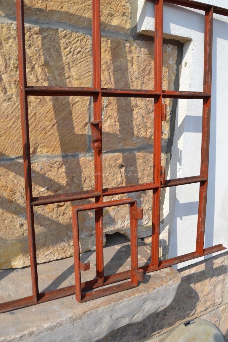 Dílenská tabulková okna z ocelových profilů