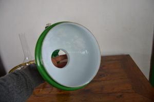 Petrolejová lampa ze zeleného malachitového skla s krásně malovaným stínidlem