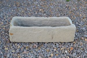 Menší koryto z masivního pískovce, 80 cm