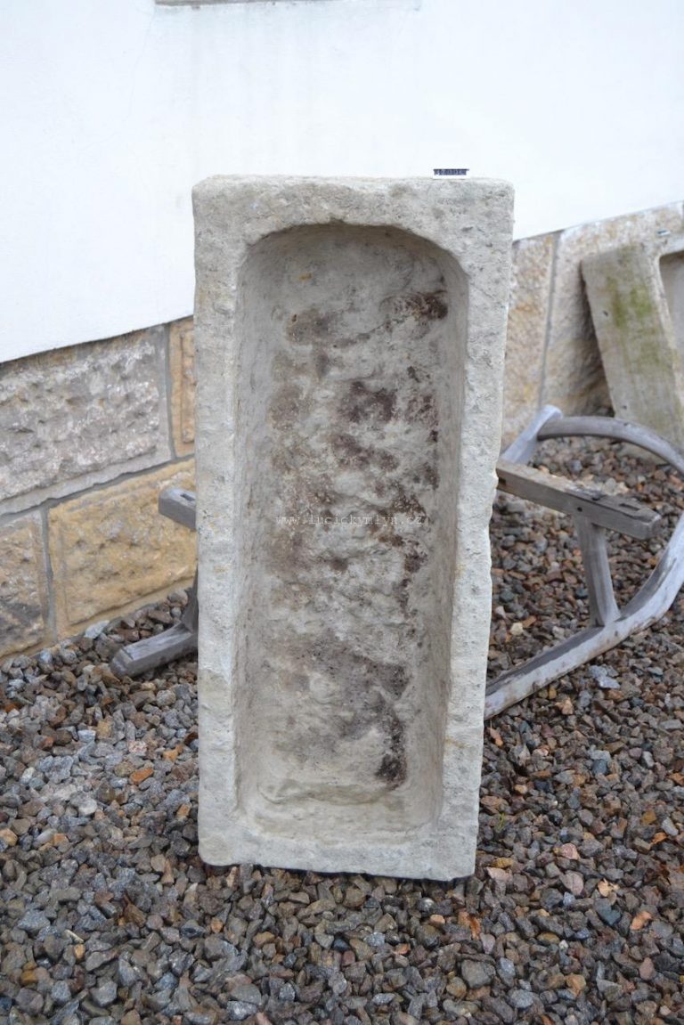 Menší koryto z jemného masivního pískovce 105 cm
