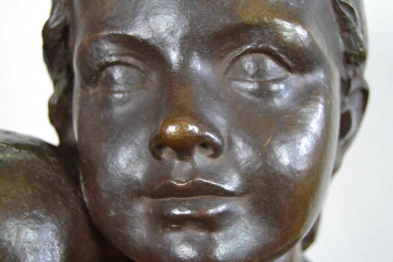 Originální umělecká busta dětí provedená z litého bronzu