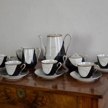 Porcelánový servis na kávu v tzv. bruselském stylu