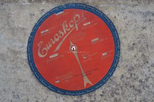 Sběratelská kuriozita, kartonový otáčecí Euroskop