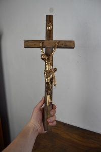 Bronzový Kristus navržený od Myslbeka